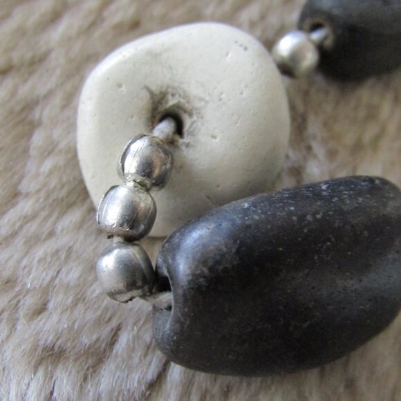 Vintage Black & White Stone Beaded Necklace - Picture 4 of 7